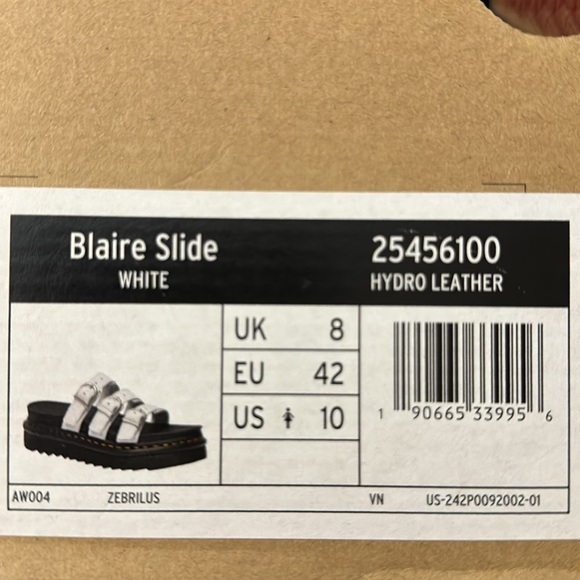 Dr. Martens - New without tags size 10, fits size 9.5. - Picture 3 of 3